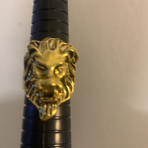 Lion head ring - Picture 2 of 3